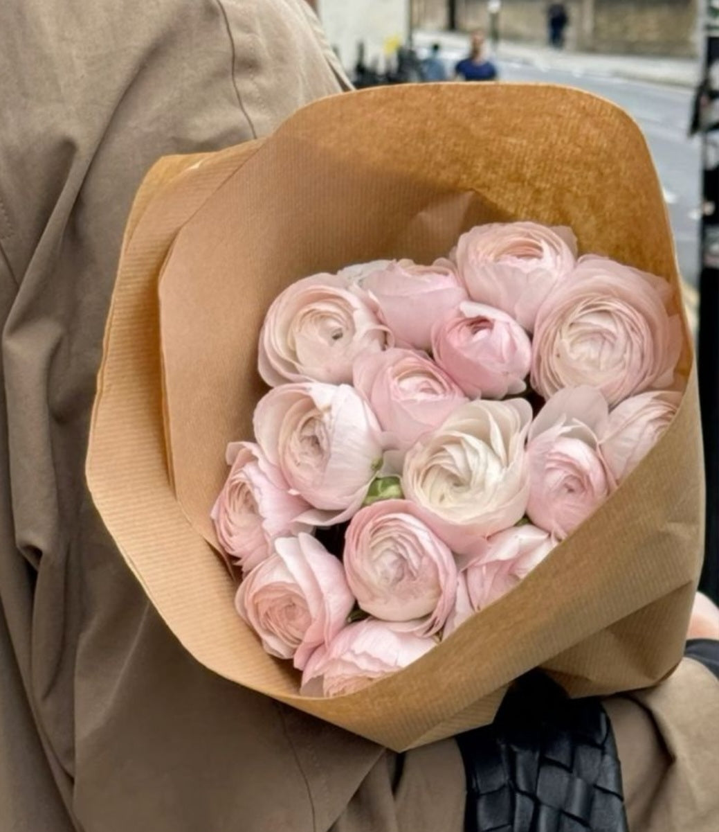 Bouquet de renoncules rose